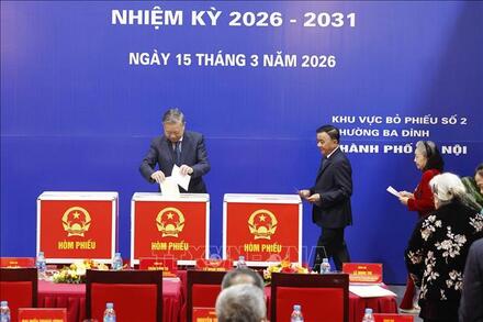 Tổng Bí thư Tô Lâm bỏ phiếu bầu cử tại khu vực bỏ phiếu số 2, phường Ba Đình, Hà Nội