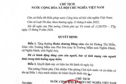 Chủ tịch nước tặng thưởng Huân chương Dũng cảm cho cô giáo Hoàng Thị Hiền
